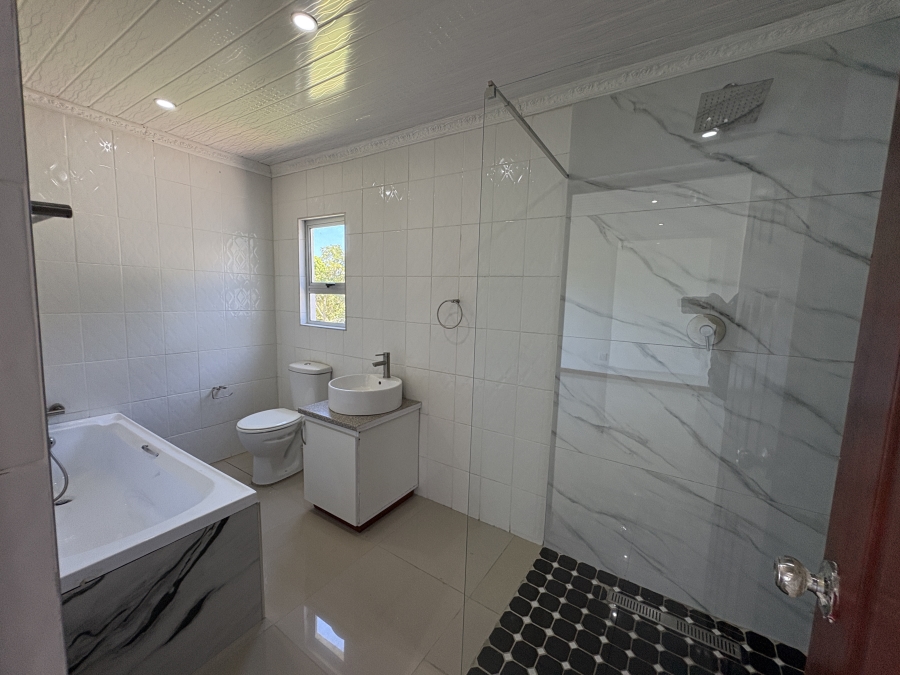 5 Bedroom Property for Sale in Cintsa East Eastern Cape